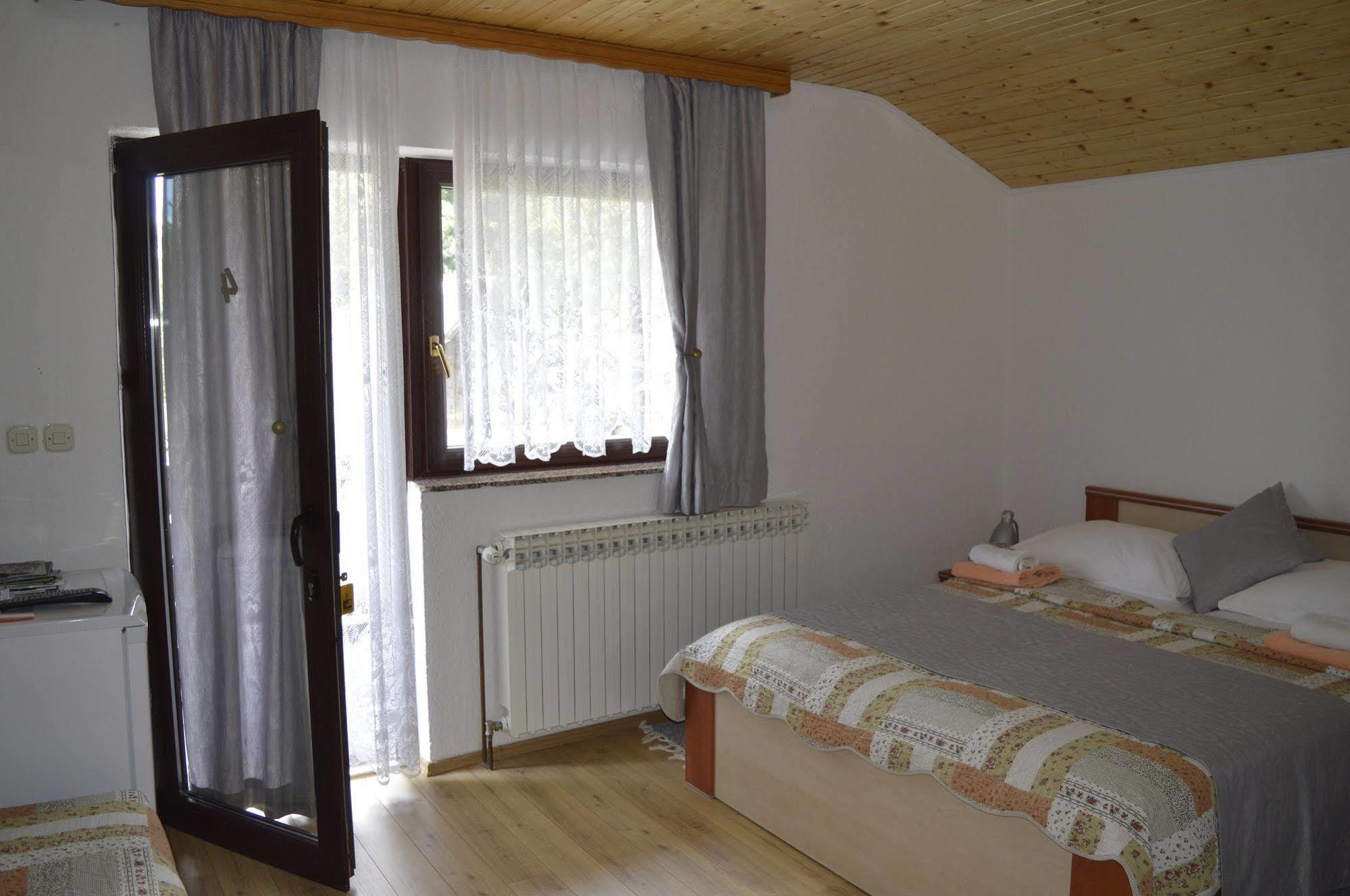 Appartement House Jelena à Selište Drežničko Extérieur photo